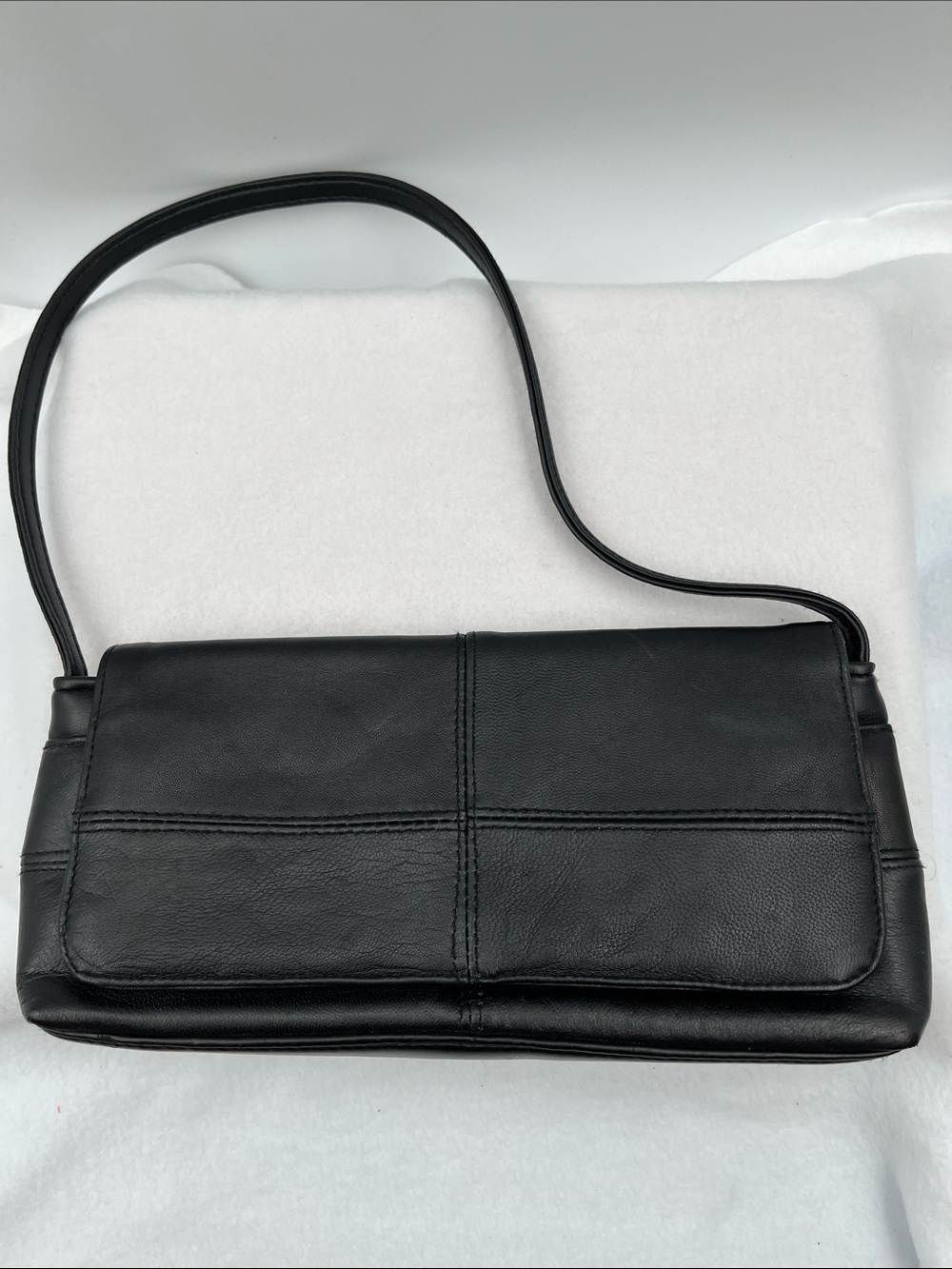 Classic Black Leather Shoulder Bag with Panel Stitching